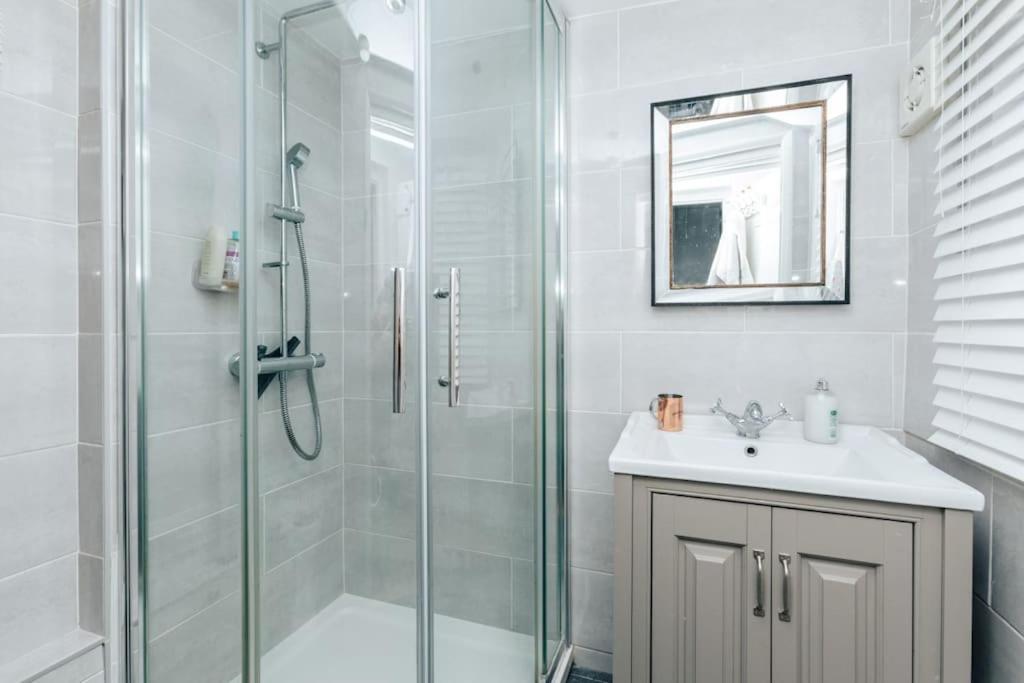 Chalk House - Pet Friendly Holiday home Henley-on-Thames