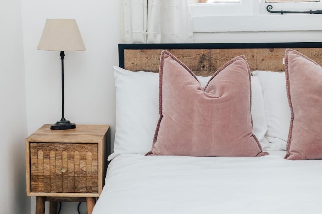 Chalk House - Pet Friendly Holiday home Henley-on-Thames